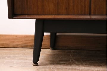 ヴィンテージ家具　北欧ビンテージ　G-PLAN　BBシリーズ　スタイリッシュなデザインのサイドボード(リビングボード、収納棚)(R-043894)