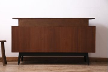 ヴィンテージ家具　北欧ビンテージ　G-PLAN　BBシリーズ　スタイリッシュなデザインのサイドボード(リビングボード、収納棚)(R-043894)