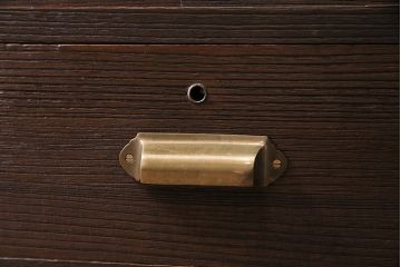 レトロ家具　当店オリジナルガラス　桐材　鉄脚付き　味のある雰囲気が魅力のリメイク箪笥ローボード(テレビ台、収納棚、リビングボード)(R-043895)