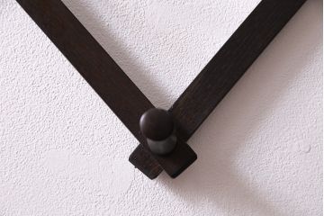 ビンテージ雑貨　民芸家具　和洋折衷のデザインが魅力的なウォールフック(壁掛けフック、伸縮式フック)(R-043897)