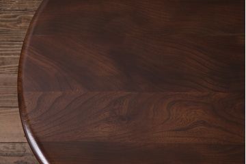 ヴィンテージ家具　イギリス　ERCOL(アーコール)　ニレ材　マガジンラック付き　落ち着いた色合いのコーヒーテーブル(センターテーブル、リビングテーブル、ビンテージ)(R-043901)