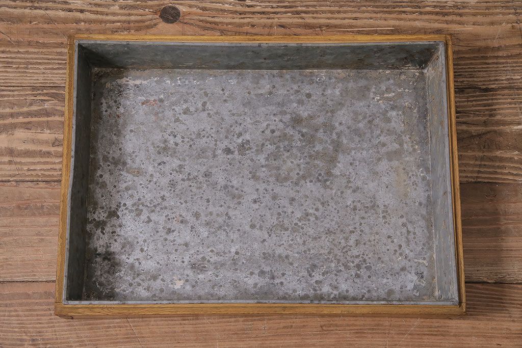 アンティーク雑貨　昭和中期　楢(ナラ)材製　金具や木肌が味わい深いコレクションボックス(ガラスケース、収納箱、小物入れ)(R-043903)