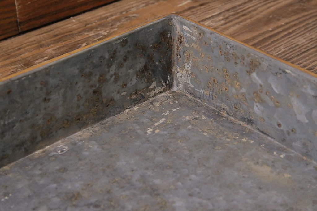 アンティーク雑貨　昭和中期　楢(ナラ)材製　金具や木肌が味わい深いコレクションボックス(ガラスケース、収納箱、小物入れ)(R-043903)