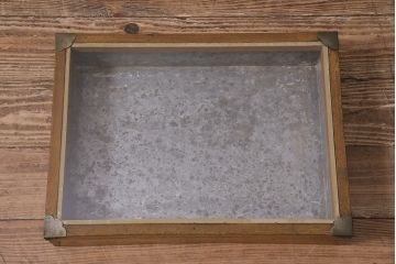 アンティーク雑貨　昭和中期　楢(ナラ)材製　金具や木肌が味わい深いコレクションボックス(ガラスケース、収納箱、小物入れ)(R-043903)