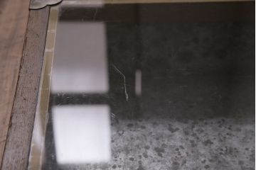 アンティーク雑貨　昭和中期　楢(ナラ)材製　金具や木肌が味わい深いコレクションボックス(ガラスケース、収納箱、小物入れ)(R-043903)