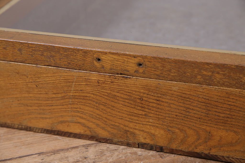 アンティーク雑貨　昭和中期　楢(ナラ)材製　金具や木肌が味わい深いコレクションボックス(ガラスケース、収納箱、小物入れ)(R-043903)