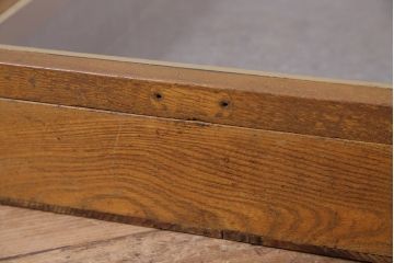 アンティーク雑貨　昭和中期　楢(ナラ)材製　金具や木肌が味わい深いコレクションボックス(ガラスケース、収納箱、小物入れ)(R-043903)