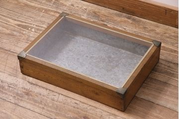 アンティーク雑貨　昭和中期　楢(ナラ)材製　金具や木肌が味わい深いコレクションボックス(ガラスケース、収納箱、小物入れ)(R-043903)