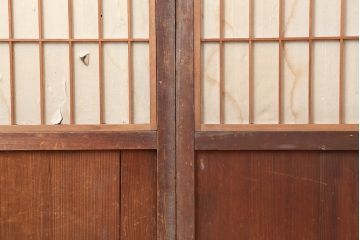 アンティーク建具　大正昭和初期　裏障子付き　味わい深い木肌が魅力の格子帯戸4枚セット(引き戸)(R-043909)