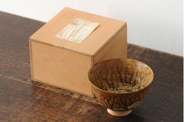 昭和十九年　楽斎　信楽焼茶碗(近江神宮造営竣工式記念品、共箱、茶道具)(R-043914)
