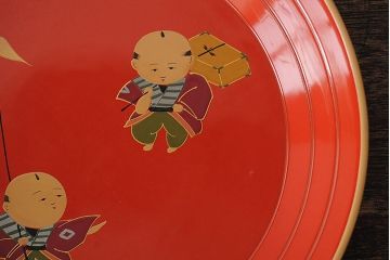 昭和初期　木製　武家奉公人が描かれたレトロな菓子器セット(菓子鉢、菓子皿、箸、楊枝、漆器)(R-043918)