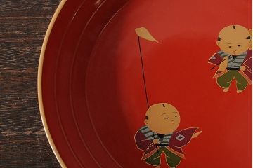 昭和初期　木製　武家奉公人が描かれたレトロな菓子器セット(菓子鉢、菓子皿、箸、楊枝、漆器)(R-043918)