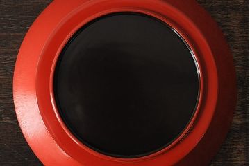 昭和初期　木製　武家奉公人が描かれたレトロな菓子器セット(菓子鉢、菓子皿、箸、楊枝、漆器)(R-043918)