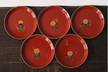 昭和初期　木製　武家奉公人が描かれたレトロな菓子器セット(菓子鉢、菓子皿、箸、楊枝、漆器)(R-043918)