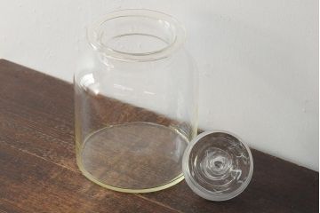 レトロ雑貨　昭和レトロ　蓋付き　おしゃれなディスプレイにおすすめなガラスビン(ガラス瓶、キャニスター)(R-043921)