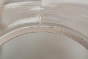 アンティーク雑貨　エンボス入り　レトロな空間づくりにおすすめな古いタバコ屋のガラス瓶(ガラスビン、タバコ瓶)(R-043923)