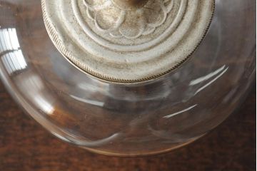 レトロ雑貨　昭和レトロ　蓋がおしゃれな可愛らしい地球瓶(ガラス瓶、ガラスビン)(R-043924)