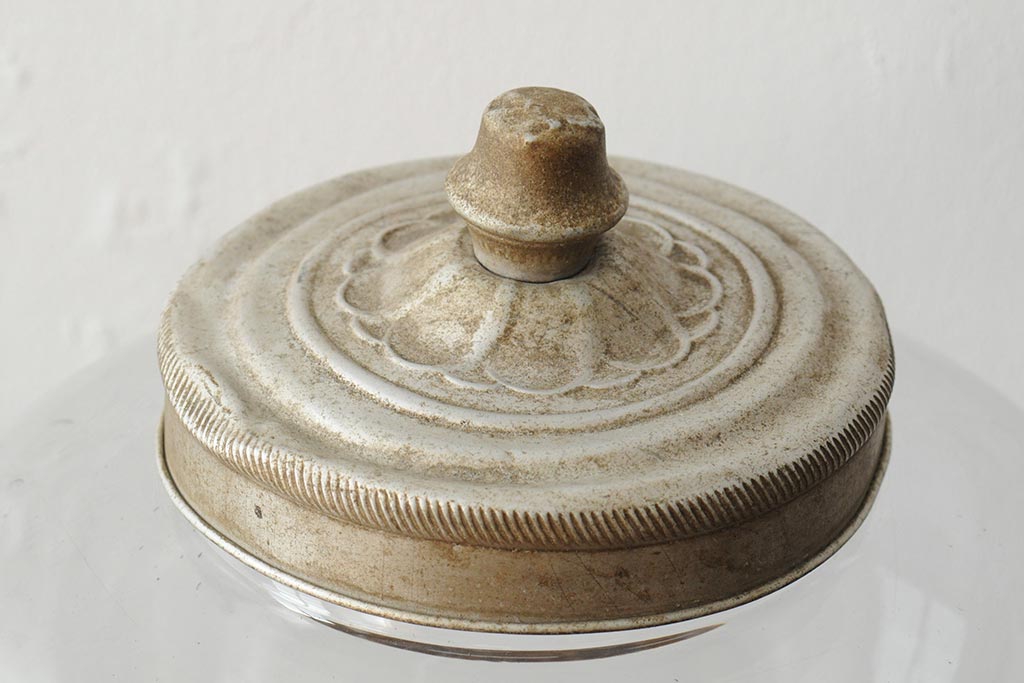 レトロ雑貨　昭和レトロ　蓋がおしゃれな可愛らしい地球瓶(ガラス瓶、ガラスビン)(R-043924)