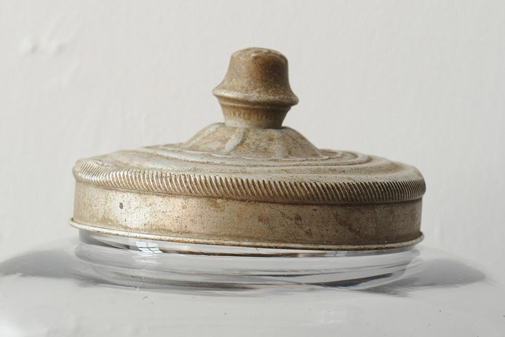 レトロ雑貨　昭和レトロ　蓋がおしゃれな可愛らしい地球瓶(ガラス瓶、ガラスビン)(R-043924)