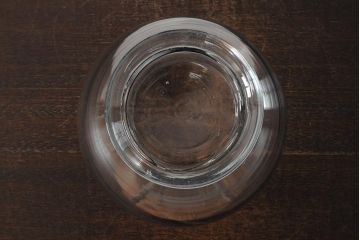 レトロ雑貨　昭和レトロ　蓋がおしゃれな可愛らしい地球瓶(ガラス瓶、ガラスビン)(R-043924)