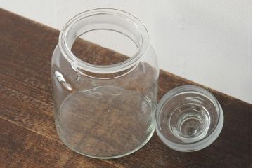 レトロ雑貨　昭和レトロ　蓋付き　おしゃれなディスプレイにおすすめなガラスビン(ガラス瓶、キャニスター)(R-043926)
