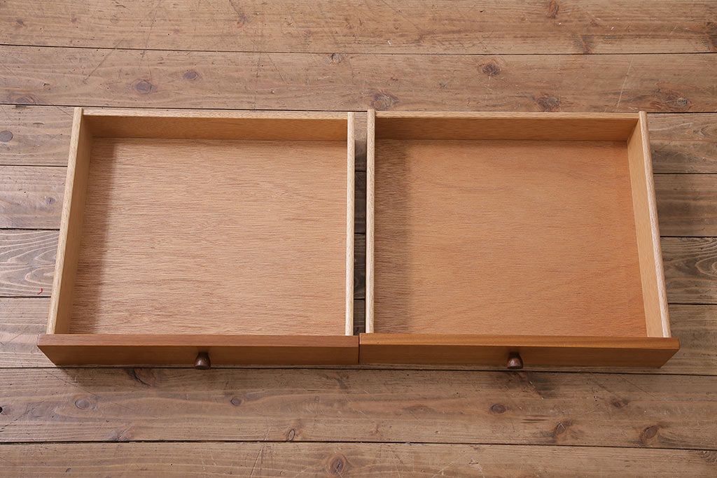 ヴィンテージ家具　北欧ビンテージ　チーク材　Nathan(ネイサン)　スタイリッシュなデザインが魅力のサイドキャビネット(収納棚、サイドチェスト)(R-043933)