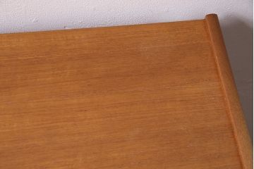 ヴィンテージ家具　北欧ビンテージ　チーク材　Nathan(ネイサン)　スタイリッシュなデザインが魅力のサイドキャビネット(収納棚、サイドチェスト)(R-043933)