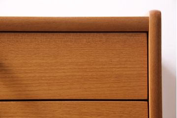 ヴィンテージ家具　北欧ビンテージ　チーク材　Nathan(ネイサン)　スタイリッシュなデザインが魅力のサイドキャビネット(収納棚、サイドチェスト)(R-043933)