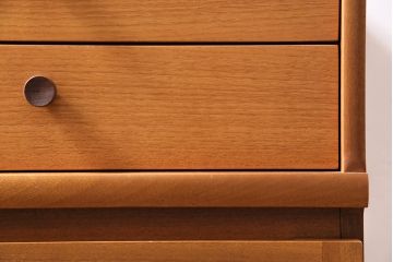 ヴィンテージ家具　北欧ビンテージ　チーク材　Nathan(ネイサン)　スタイリッシュなデザインが魅力のサイドキャビネット(収納棚、サイドチェスト)(R-043933)