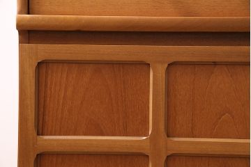 ヴィンテージ家具　北欧ビンテージ　チーク材　Nathan(ネイサン)　スタイリッシュなデザインが魅力のサイドキャビネット(収納棚、サイドチェスト)(R-043933)