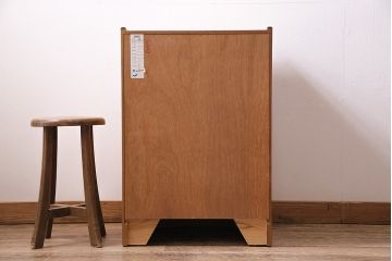 ヴィンテージ家具　北欧ビンテージ　チーク材　Nathan(ネイサン)　スタイリッシュなデザインが魅力のサイドキャビネット(収納棚、サイドチェスト)(R-043933)