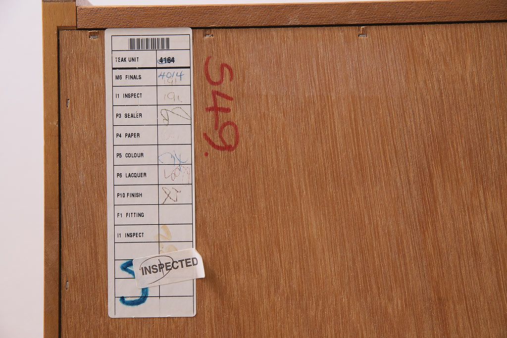 ヴィンテージ家具　北欧ビンテージ　チーク材　Nathan(ネイサン)　スタイリッシュなデザインが魅力のサイドキャビネット(収納棚、サイドチェスト)(R-043933)