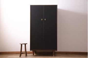 ヴィンテージ家具　G-PLAN(ジープラン)　チーク材　ブラックペイントが格好いいワードローブ(収納棚、ビンテージ)(R-043935)