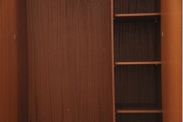 ヴィンテージ家具　G-PLAN(ジープラン)　チーク材　ブラックペイントが格好いいワードローブ(収納棚、ビンテージ)(R-043935)
