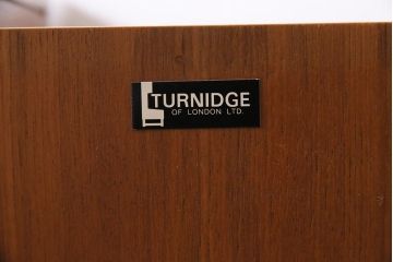 ヴィンテージ家具　北欧ビンテージ　TURNIDGE(ターニッジ)製　チーク材　レア!カウンターにもなるカクテルキャビネット(クローズキャビネット)(R-043936)