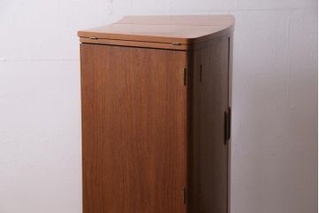 ヴィンテージ家具　北欧ビンテージ　TURNIDGE(ターニッジ)製　チーク材　レア!カウンターにもなるカクテルキャビネット(クローズキャビネット)(R-043936)