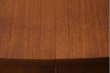 ヴィンテージ家具　北欧ビンテージ　TURNIDGE(ターニッジ)製　チーク材　レア!カウンターにもなるカクテルキャビネット(クローズキャビネット)(R-043936)