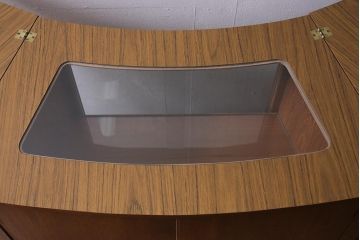 ヴィンテージ家具　北欧ビンテージ　TURNIDGE(ターニッジ)製　チーク材　レア!カウンターにもなるカクテルキャビネット(クローズキャビネット)(R-043936)