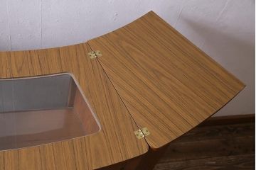 ヴィンテージ家具　北欧ビンテージ　TURNIDGE(ターニッジ)製　チーク材　レア!カウンターにもなるカクテルキャビネット(クローズキャビネット)(R-043936)