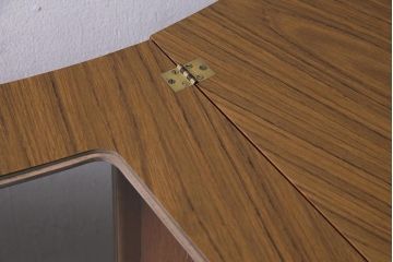 ヴィンテージ家具　北欧ビンテージ　TURNIDGE(ターニッジ)製　チーク材　レア!カウンターにもなるカクテルキャビネット(クローズキャビネット)(R-043936)