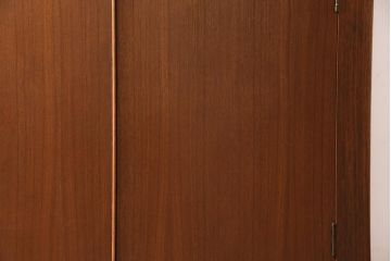 ヴィンテージ家具　北欧ビンテージ　TURNIDGE(ターニッジ)製　チーク材　レア!カウンターにもなるカクテルキャビネット(クローズキャビネット)(R-043936)