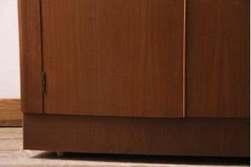 ヴィンテージ家具　北欧ビンテージ　TURNIDGE(ターニッジ)製　チーク材　レア!カウンターにもなるカクテルキャビネット(クローズキャビネット)(R-043936)