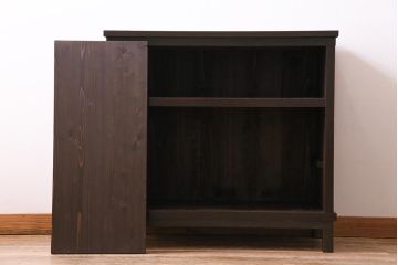 アンティーク家具　ヒノキ材　脚付きリメイク　古い木の質感が味わい深いキャビネット(サイドボード、収納棚、ガラス戸棚)(R-043948)