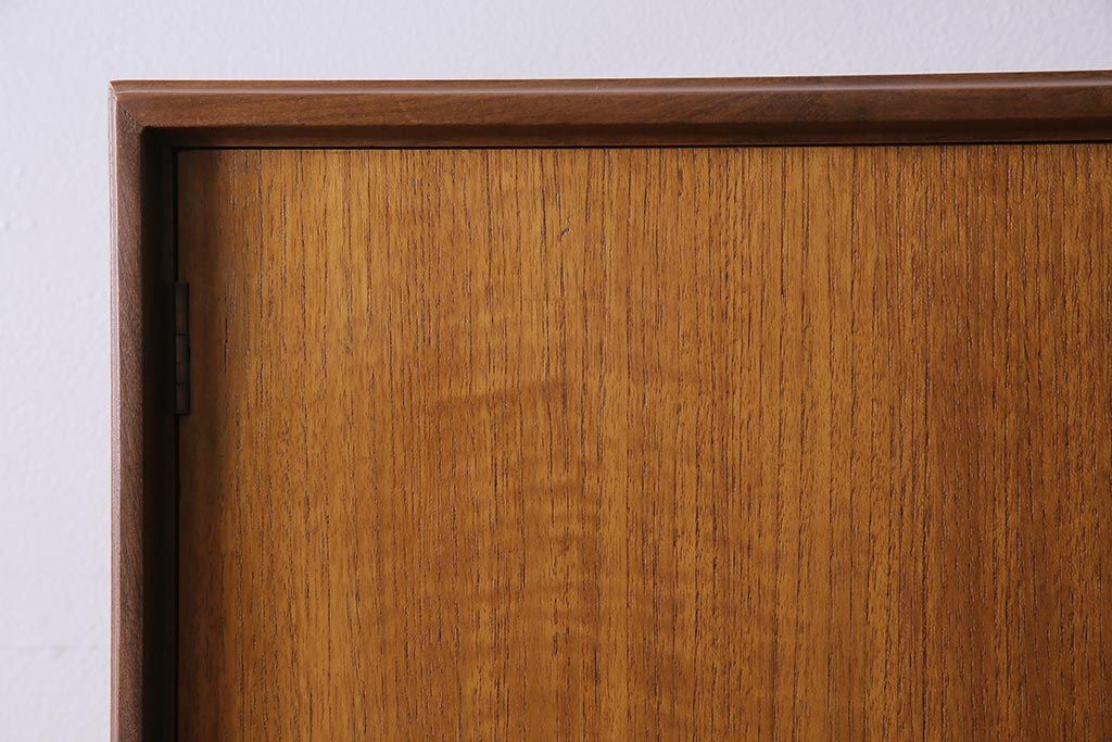 ヴィンテージ家具　G-PLAN(ジープラン)　FORM FIVE　チーク材製　スタイリッシュな佇まいのウォールユニット(キャビネット、収納棚、戸棚、飾り棚、ビンテージ)(R-043949)