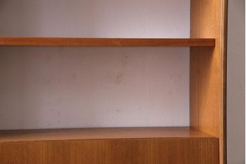 ヴィンテージ家具　G-PLAN(ジープラン)　FORM FIVE　チーク材製　スタイリッシュな佇まいのウォールユニット(キャビネット、収納棚、戸棚、飾り棚、ビンテージ)(R-043949)