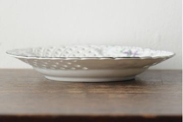 中古　MEISSEN(マイセン)?　バイオレット　すみれの絵が可愛らしい飾り皿(透かし皿、ディスプレイ、中皿、洋食器、西洋陶磁器)(R-043951)
