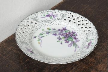 中古　MEISSEN(マイセン)?　バイオレット　すみれの絵が可愛らしい飾り皿(透かし皿、ディスプレイ、中皿、洋食器、西洋陶磁器)(R-043951)
