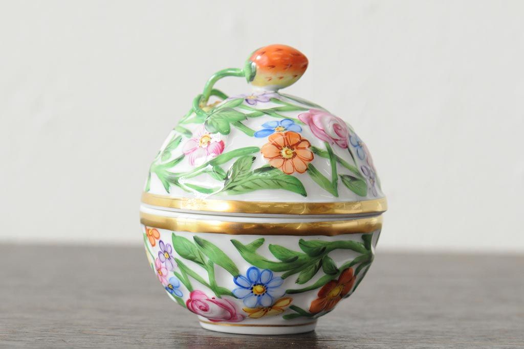 ヘレンド　ハンガリー製手描き白猫のつまみ付き八角 ボンボン入れ ヘレンド ハンガリー製手描き白猫のつまみ付き八角 ボンボン入れ