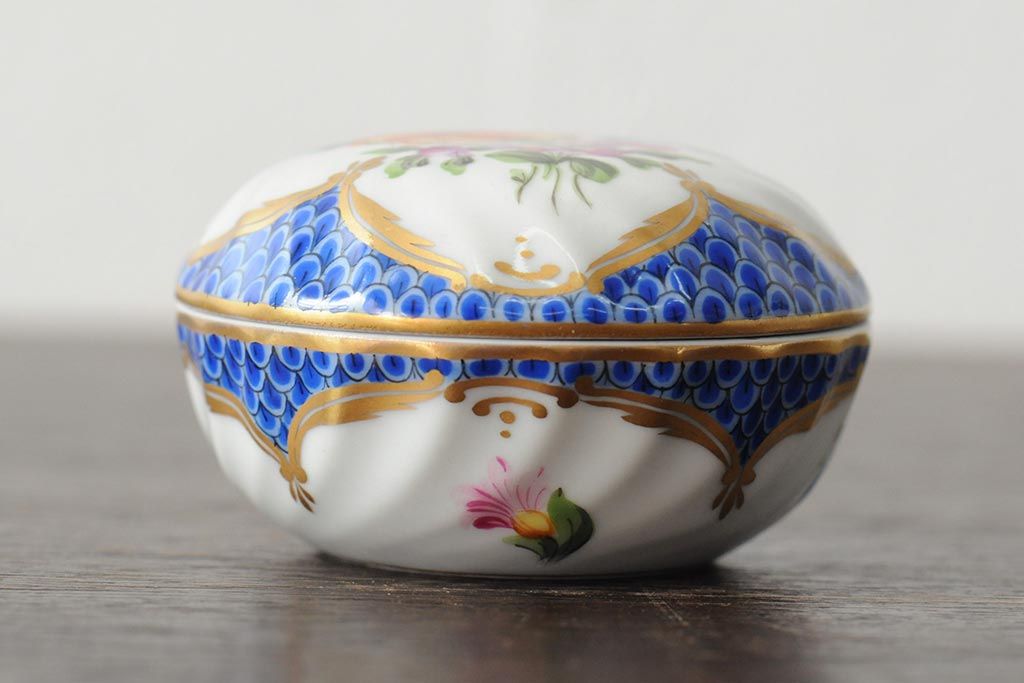 ヘレンド ハンガリー製手描き白猫のつまみ付き八角 ボンボン入れ