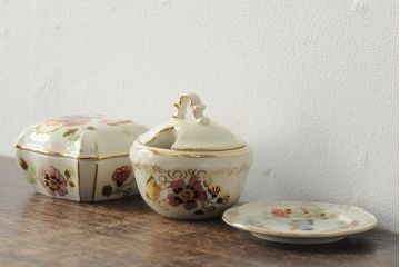 中古　ハンガリー　zsolnay(ジョルナイ)　ハンドペイント　食器3点セット(シュガーポット、小物入れ、小皿、西洋陶磁器)(R-043956)